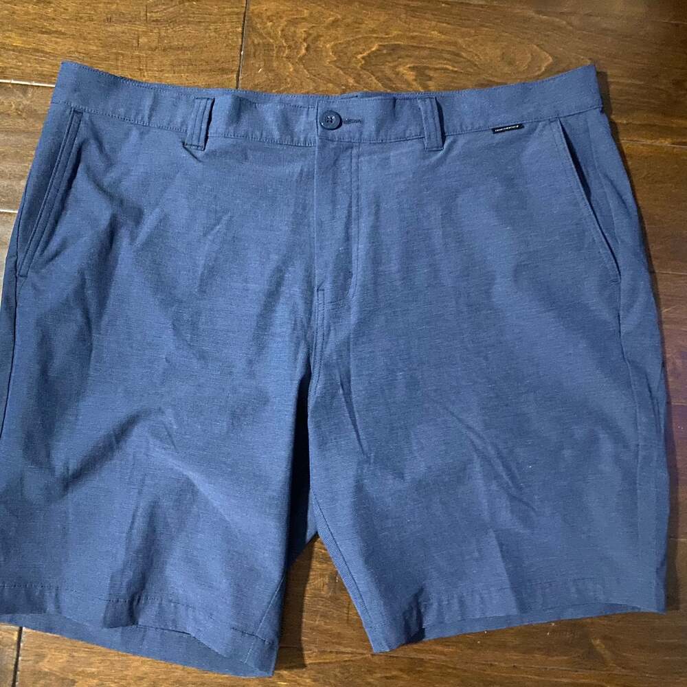 Travis Mathew Golf Shorts size 40